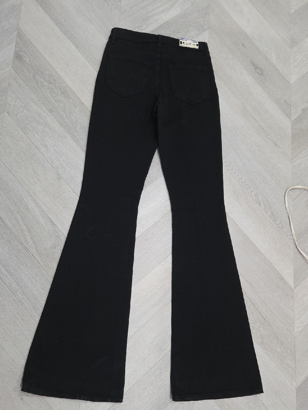 L'AGENCE Bell High Rise Flare Jeans In Noir, Size 24, NWT - Picture 5 of 9